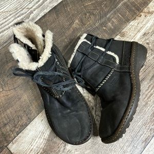 Ugg cove black leather boots